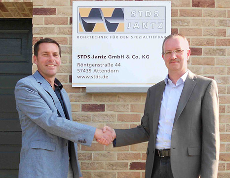 Peter Jantz (right), Managing Director STDS - Jantz, and Marnik Janssens (left), Sales Manager STDS - Jantz (Belgium) place particular emphasis on customer contact